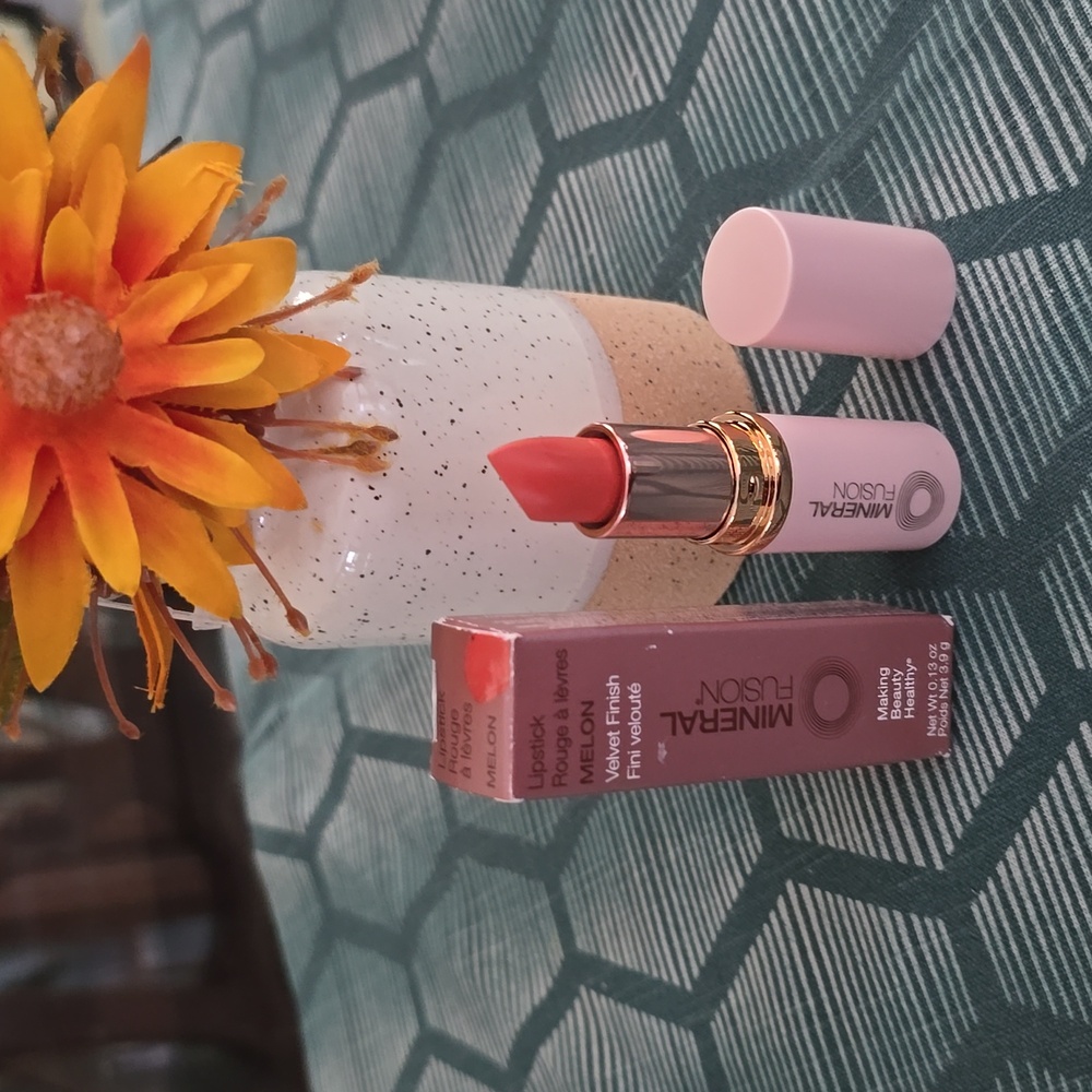 MINERAL FUSION BRAND WOMEN'S LIPSTICK .13 oz